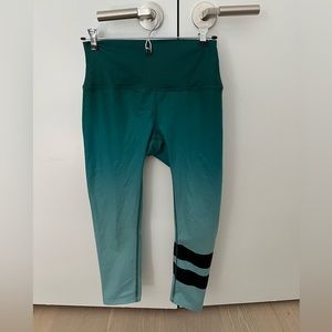 ALO Yoga Capri Leggings